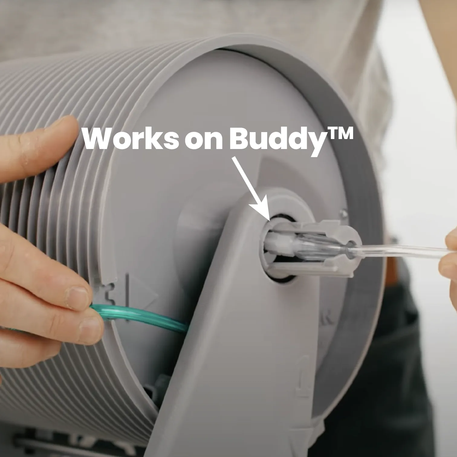 Tidy tubing setup with Buddy oxygen reel and oxygen tubing swivel connector kinking releaser